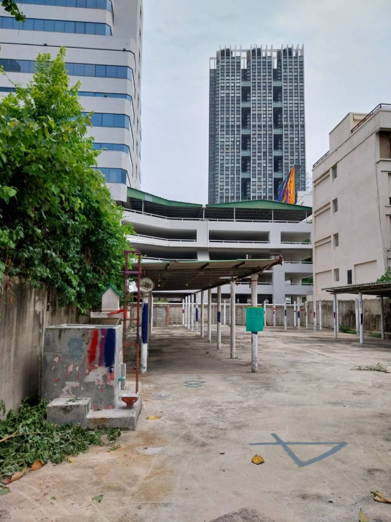 Picture of the land plot on the left side