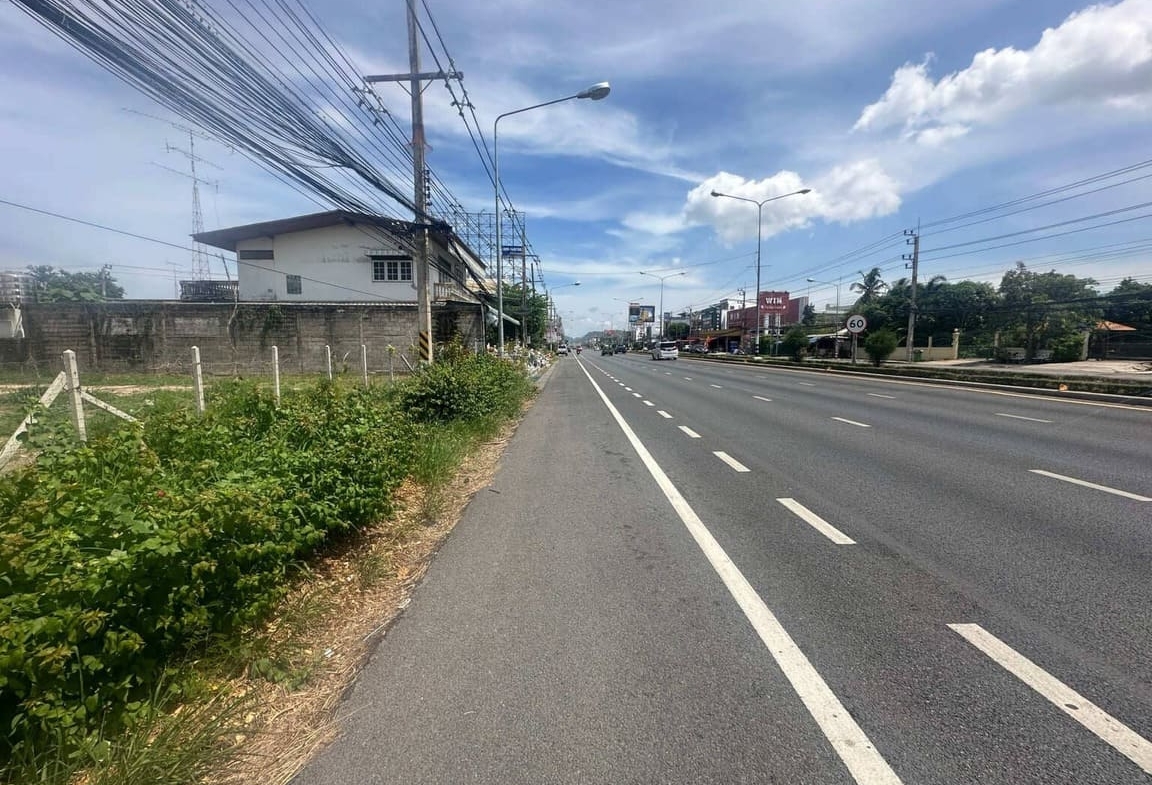 Land Plot for sale in Hua Hin on the Phet Kasem road