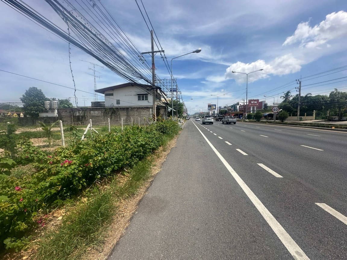 on the Phet Kasem road