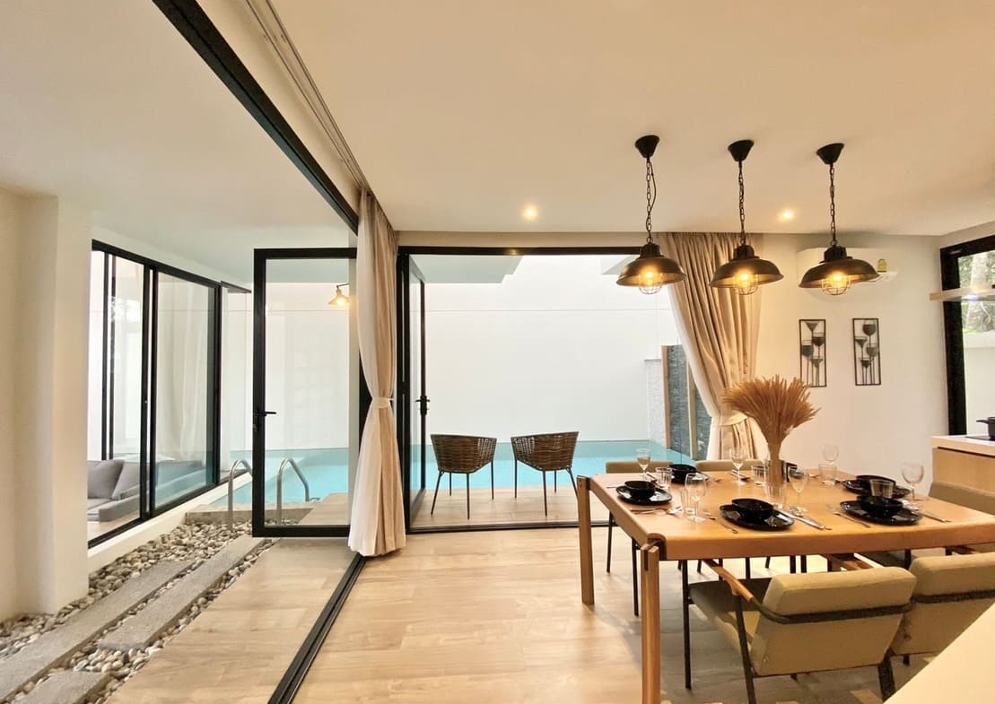 Diamond-pool-villa-Type-A-Dining-and-balcony