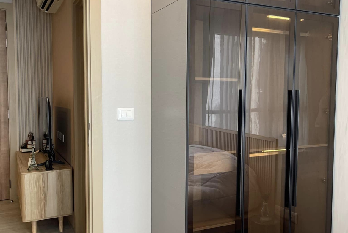 Condolette-Tall-wardrobe