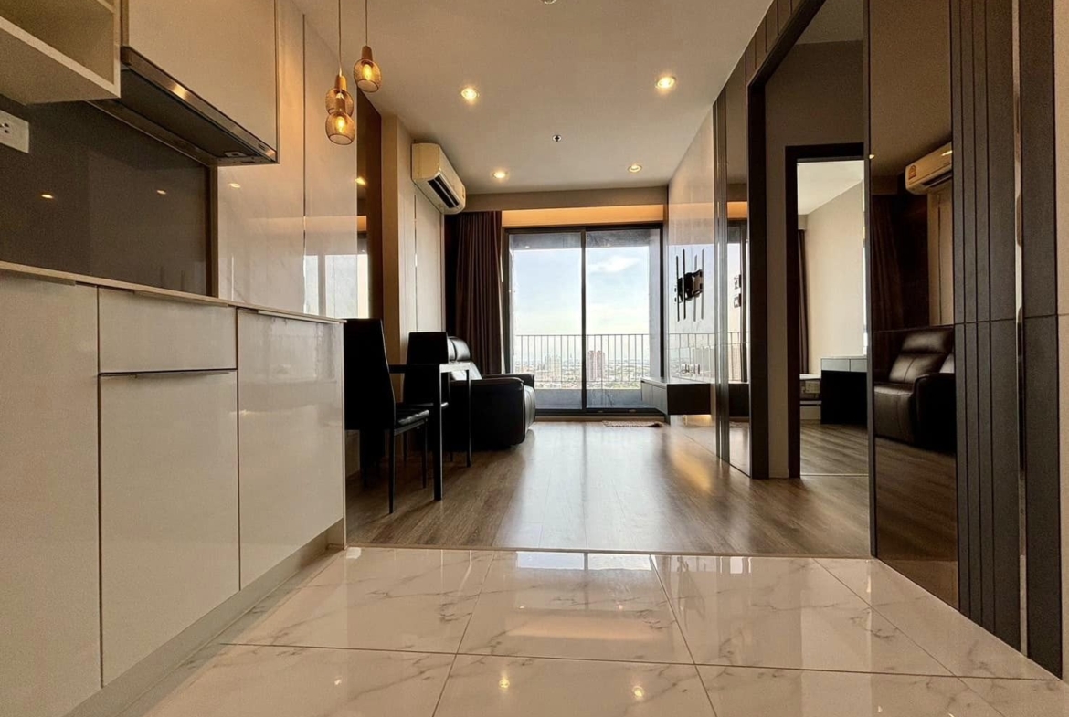 IDEO Mobi Sukhumvit 66 Living