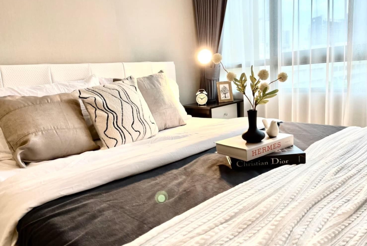 Metroluxe Ratchada Condo For Rent Bed