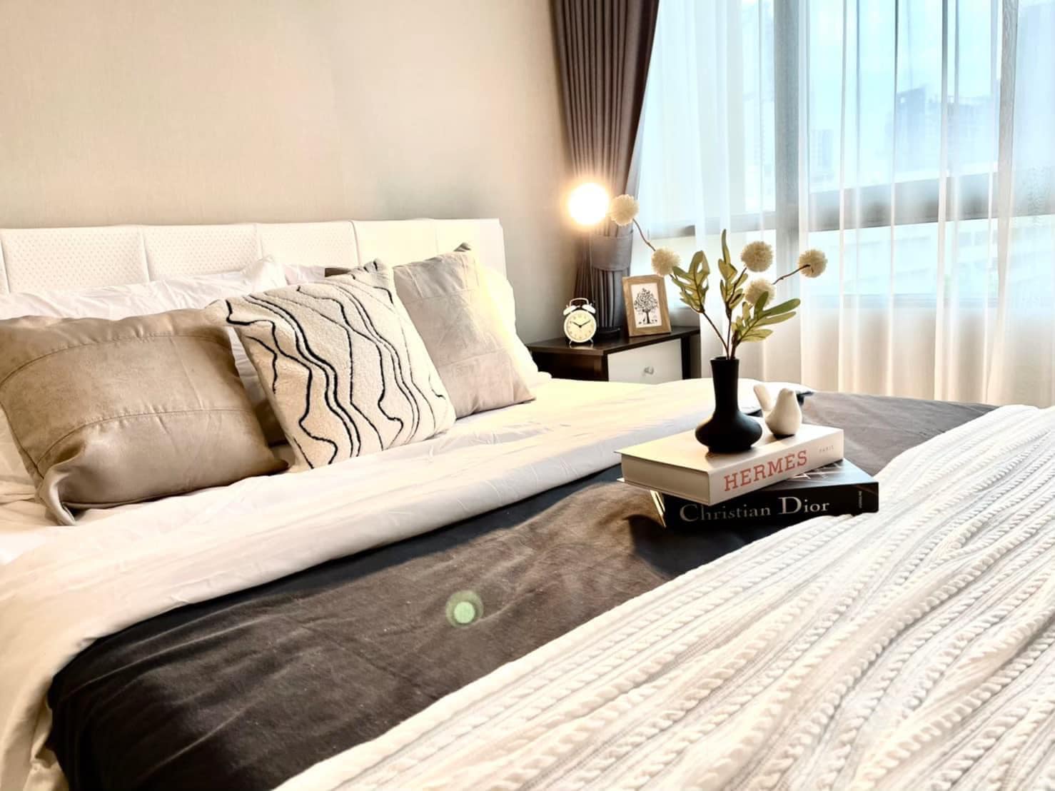 Metroluxe Ratchada Condo For Rent Bed