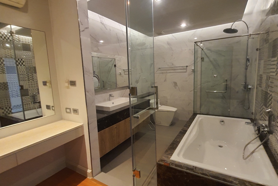 The Four Wings Bathroom