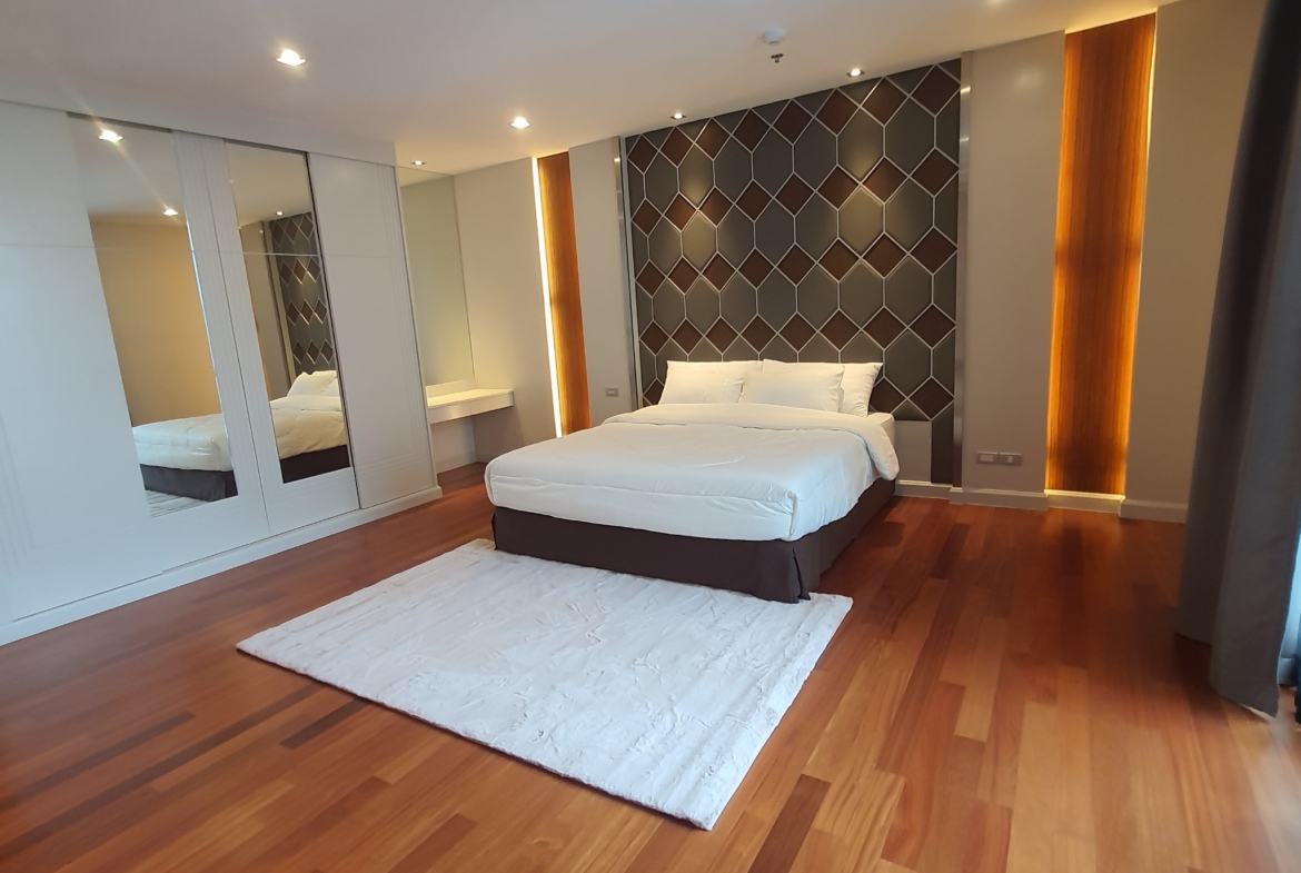 The Four Wings Bed