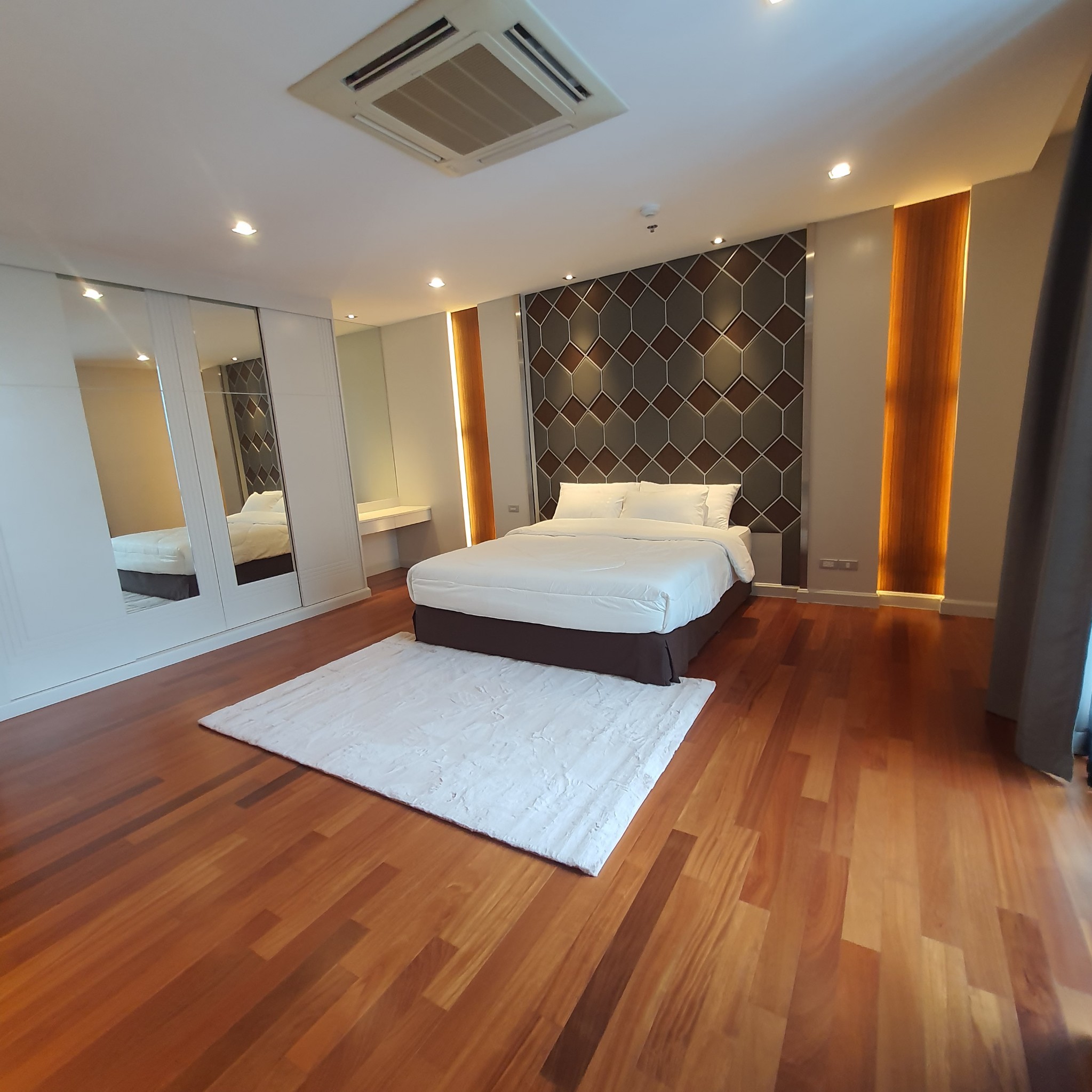 The-Four-Wings-Bed