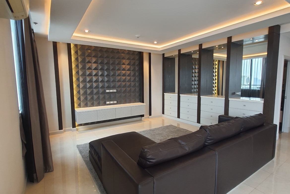 The Four Wings Residence Srinakarin Living