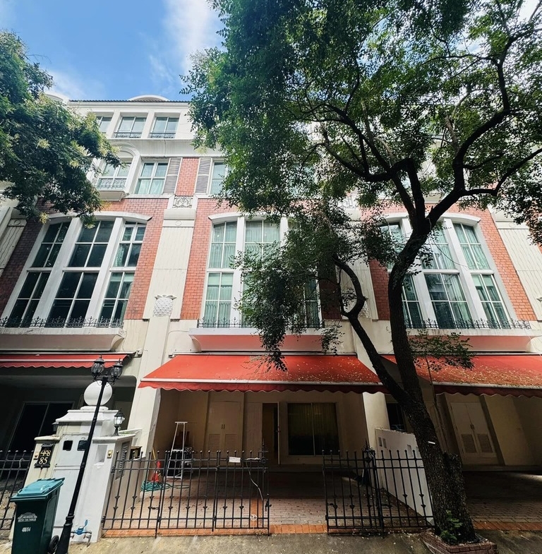 Baan Klang Krung Thonglor Front