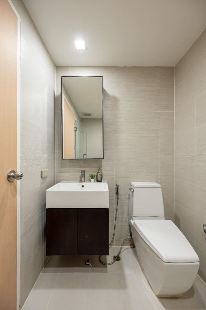 Issara@42 Sukhumvit Bathroom (2)