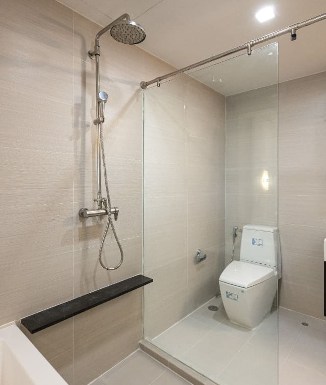 Issara@42 Sukhumvit Bathroom (2)