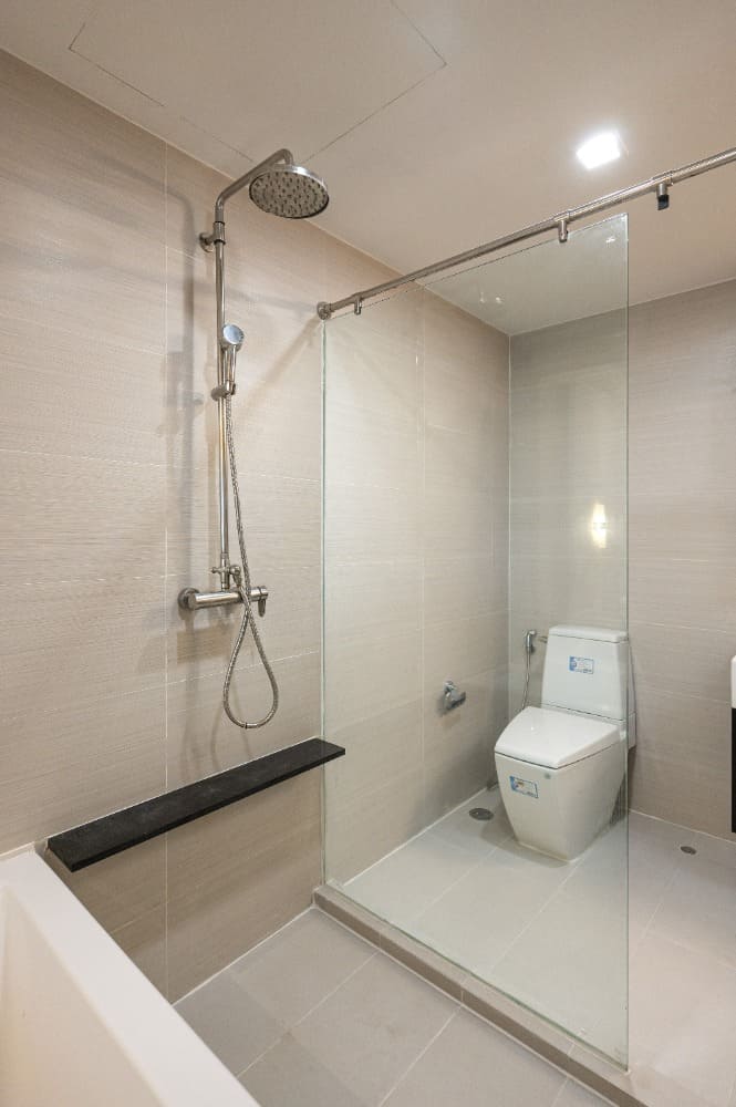 Issara@42 Sukhumvit Bathroom (2)