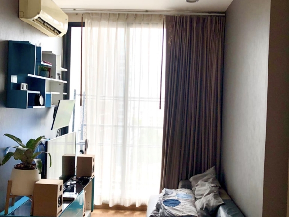Q House Condo Sukhumvit 79 Living