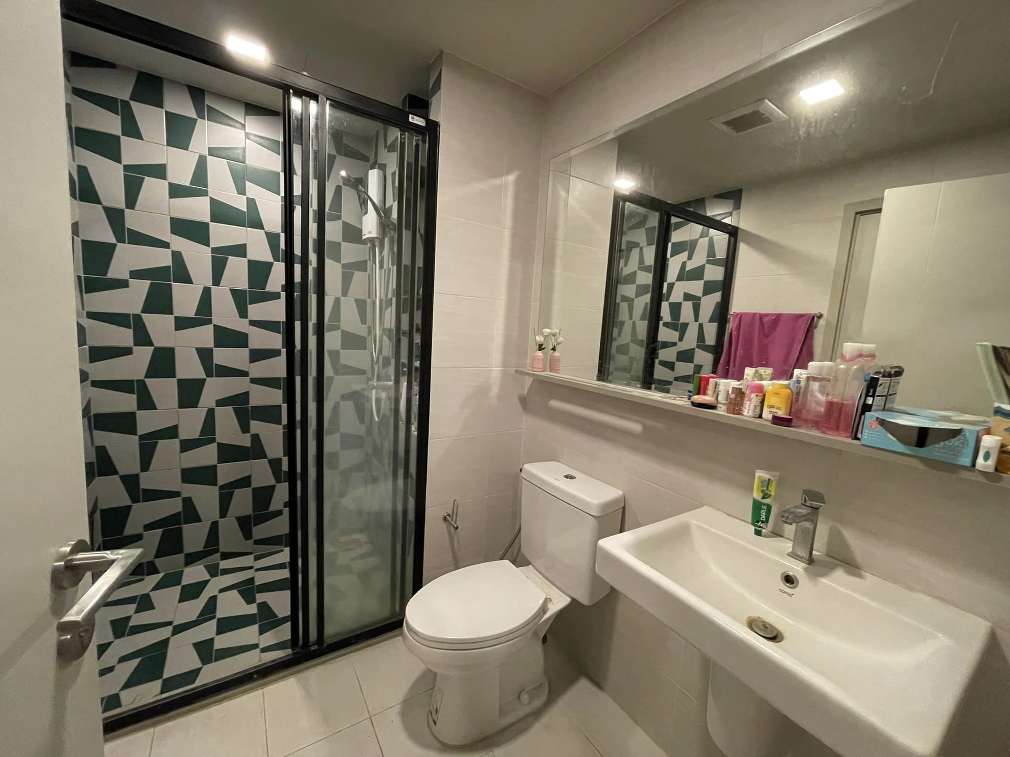 The Base Sukhumvit Bathroom