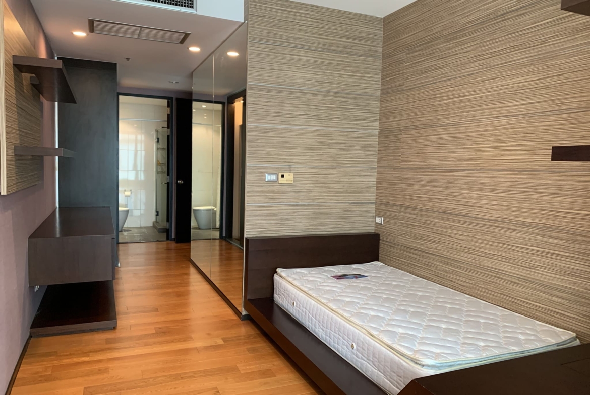 The Height Thonglor Bed