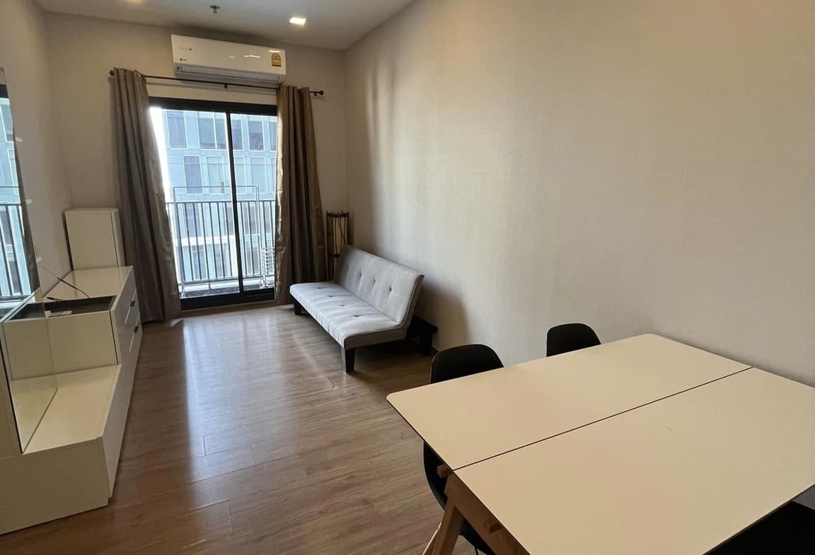 Metris Rama 9-Ramkhamhaeng Living &dinning