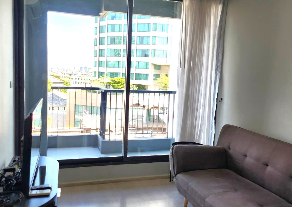 RHYTHM Sukhumvit 441 Living