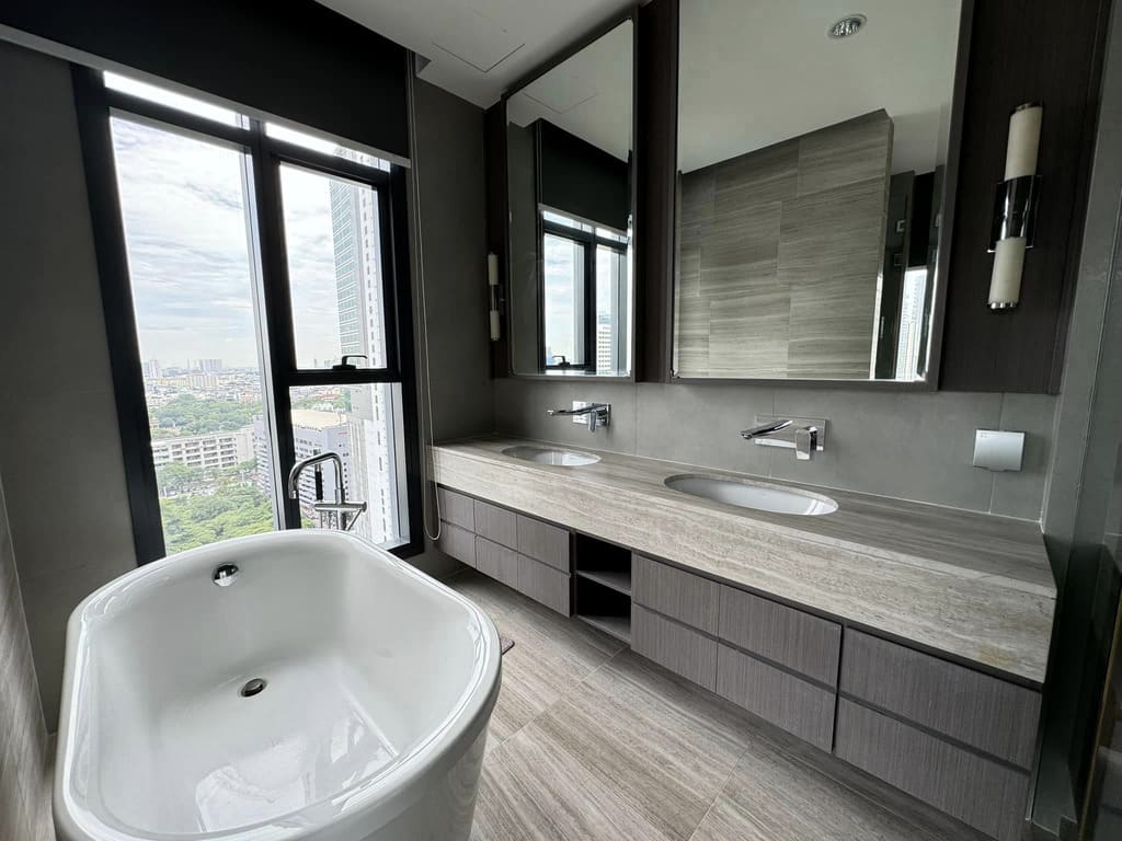The Diplomat Sathorn Bathroom