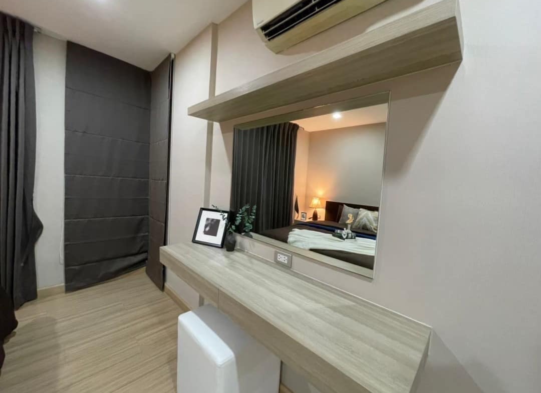 The ACE Ekamai Office table