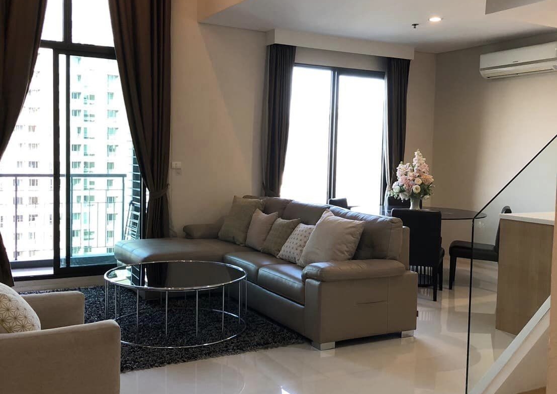 Villa Asoke Living