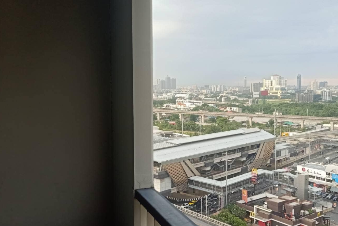 Asakan Place Srinakarindra Balcony
