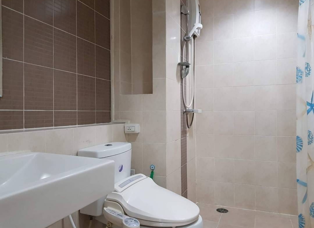 Ivy Ratchada Bathroom