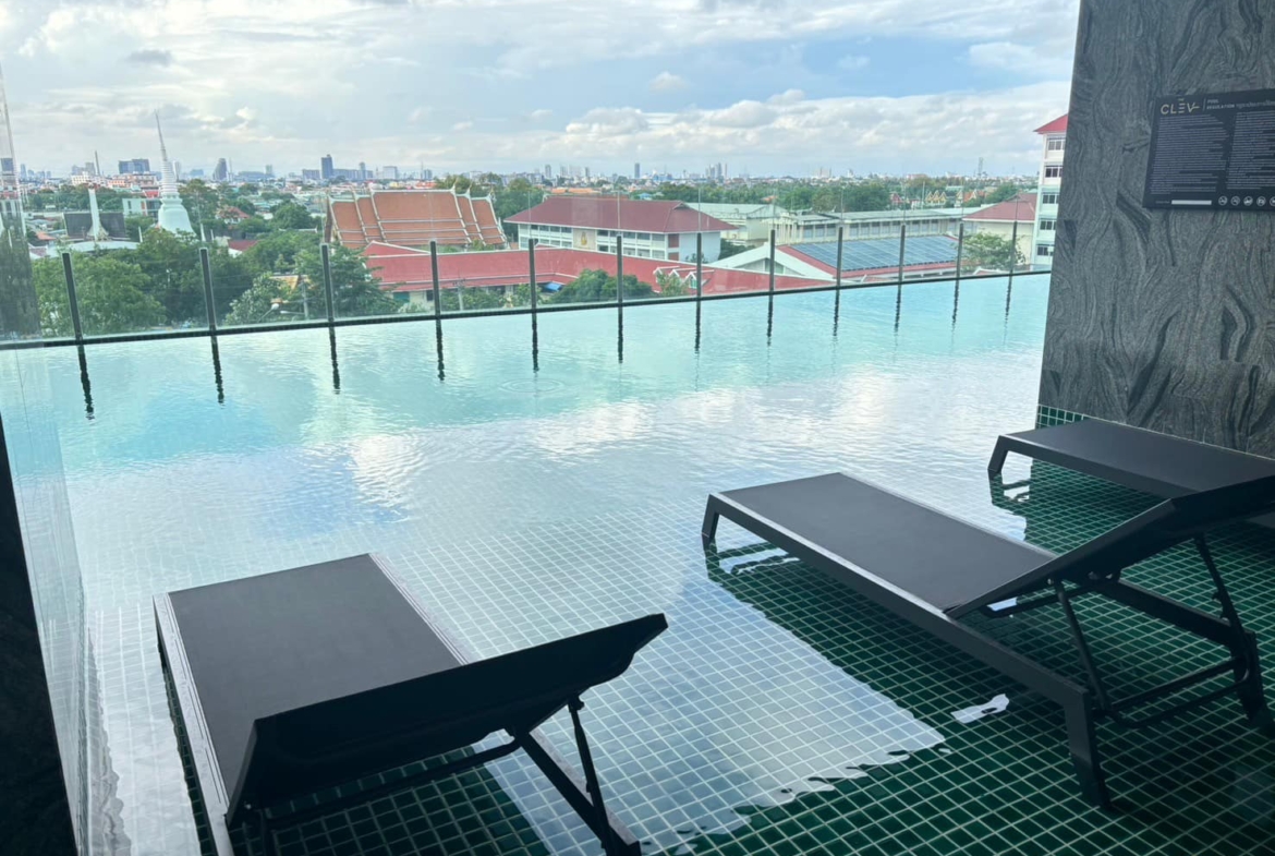 The Clev Riverline Chaophraya - Wong Sawang Swimming Pool