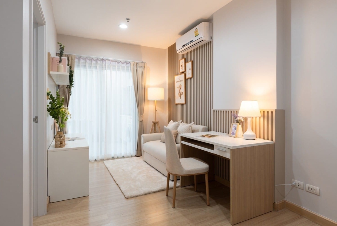 Centric Scene Ratchavipha Office table