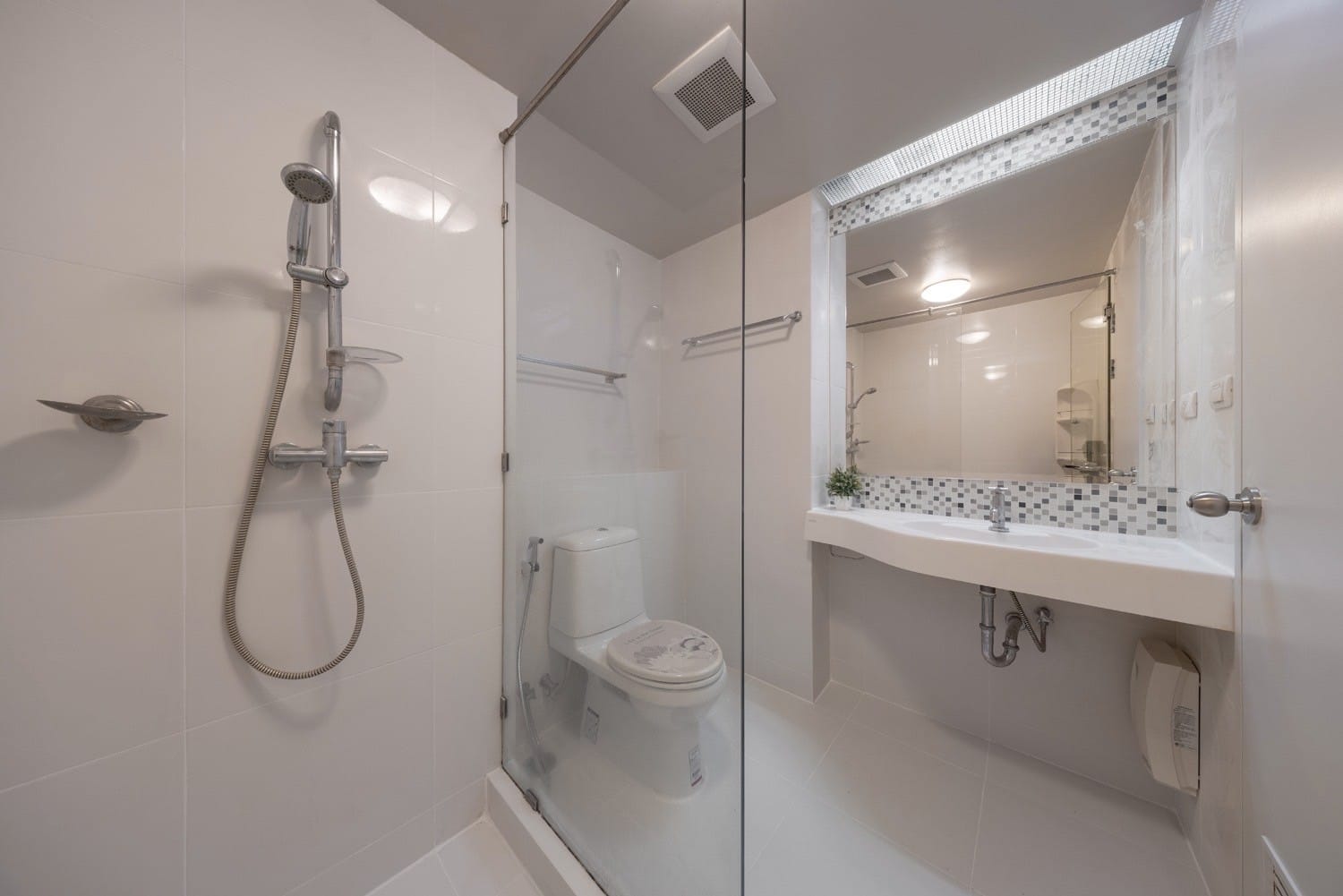 Centric Scene RatchaviphaBathroom