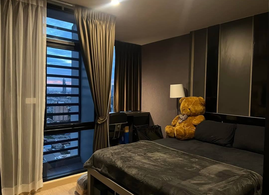 BTS Saint Louis Station Bedroom