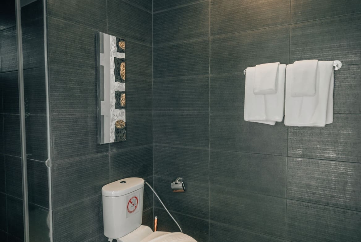 Baannaraya Pool Villa Bathroom