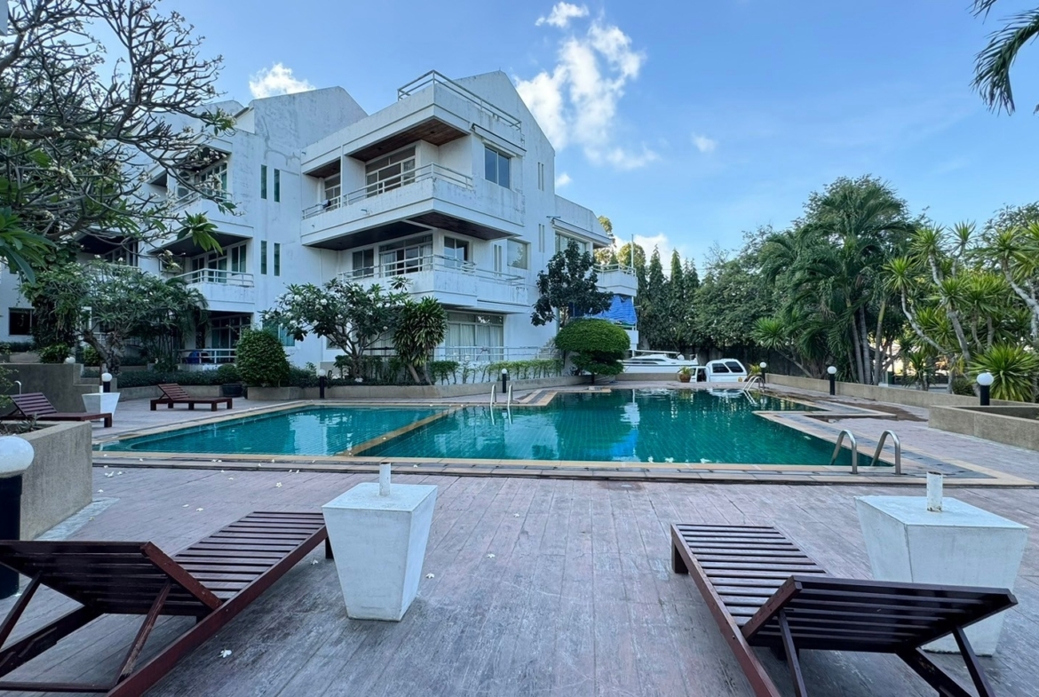 Rama Harbour Condo Swimming Pool