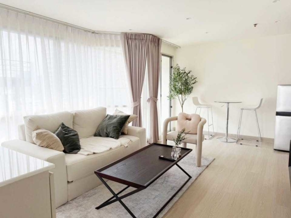 Sukhumvit Suites Living