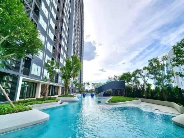 Ideo Charan 70 Riverview Swimming pool