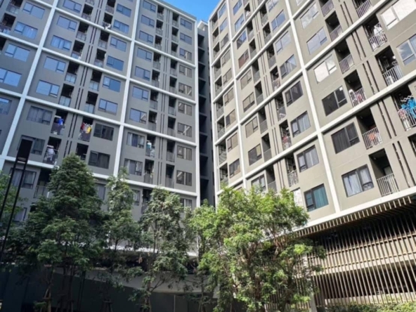 Chewathai Pinklao Front condo