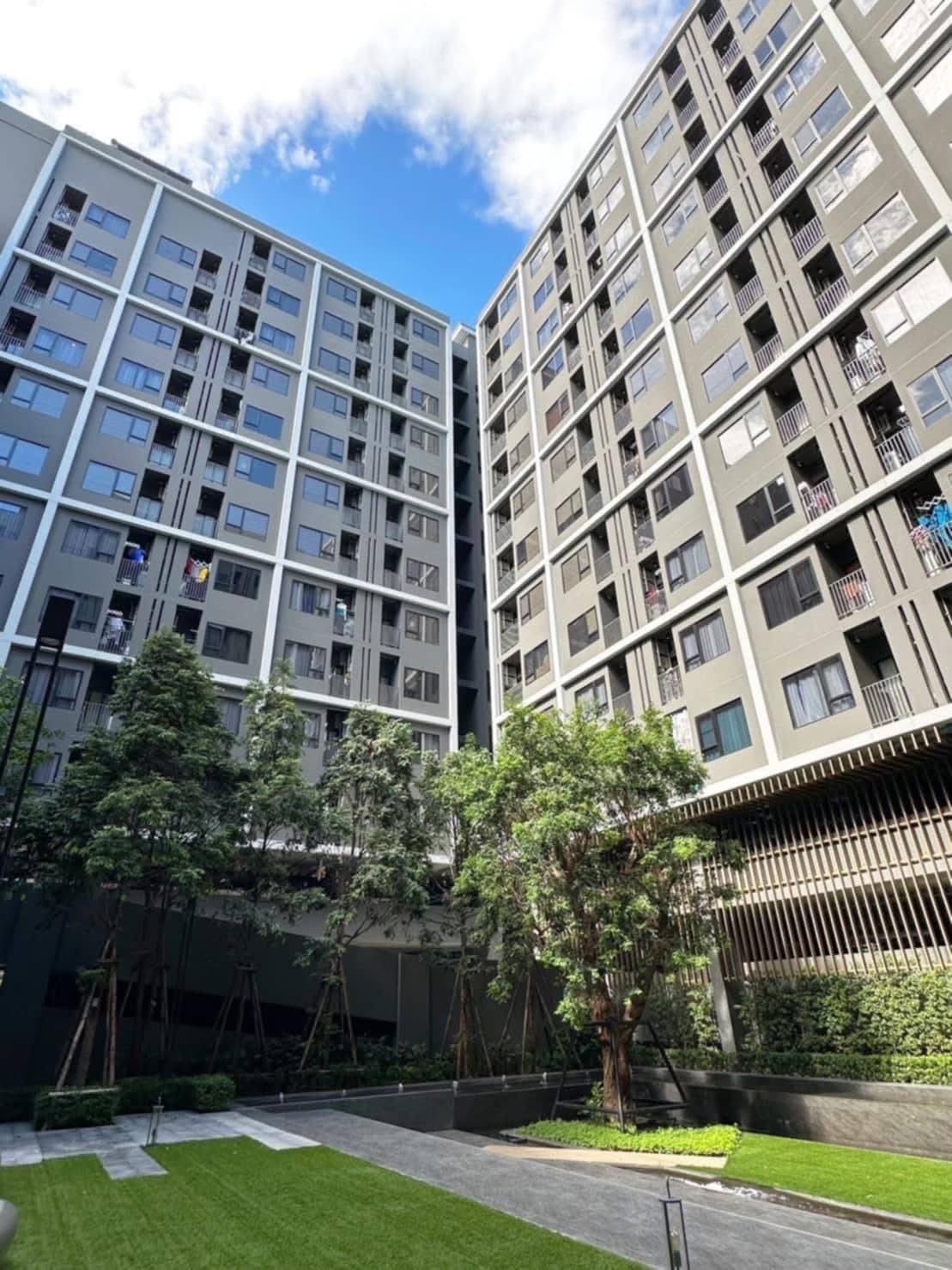 Chewathai Pinklao Front condo