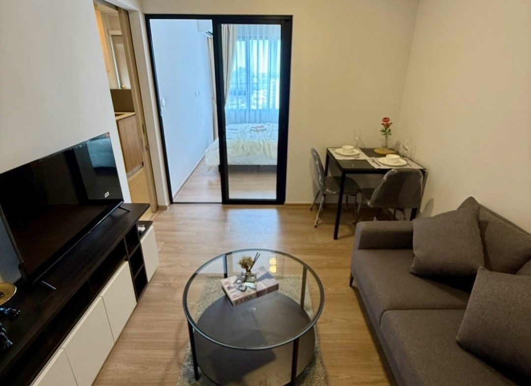 Chewathai Pinklao Living