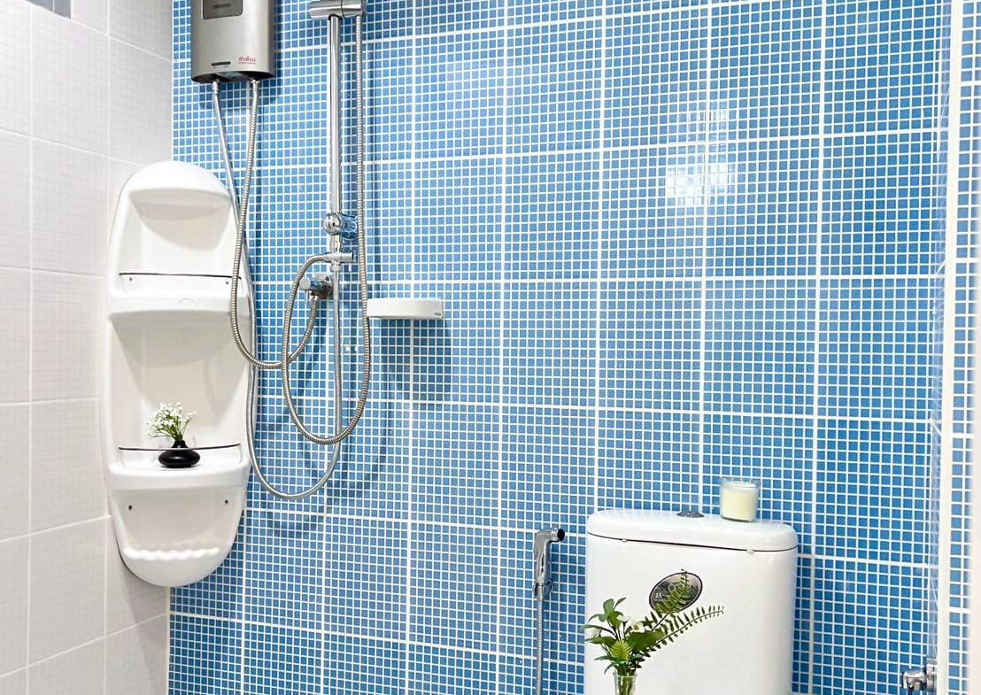 Double U Condominium Bathroom