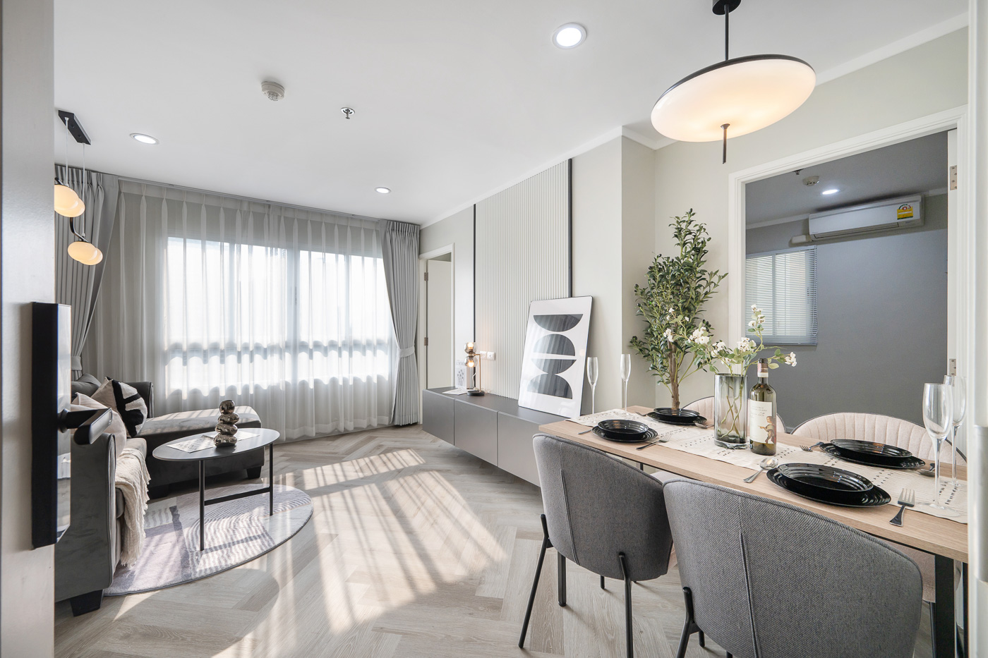 Lumpini Ville Sukhumvit 77-2 Living & Dinning