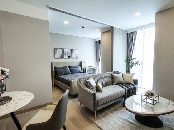 Siamese Exclusive Queens Living