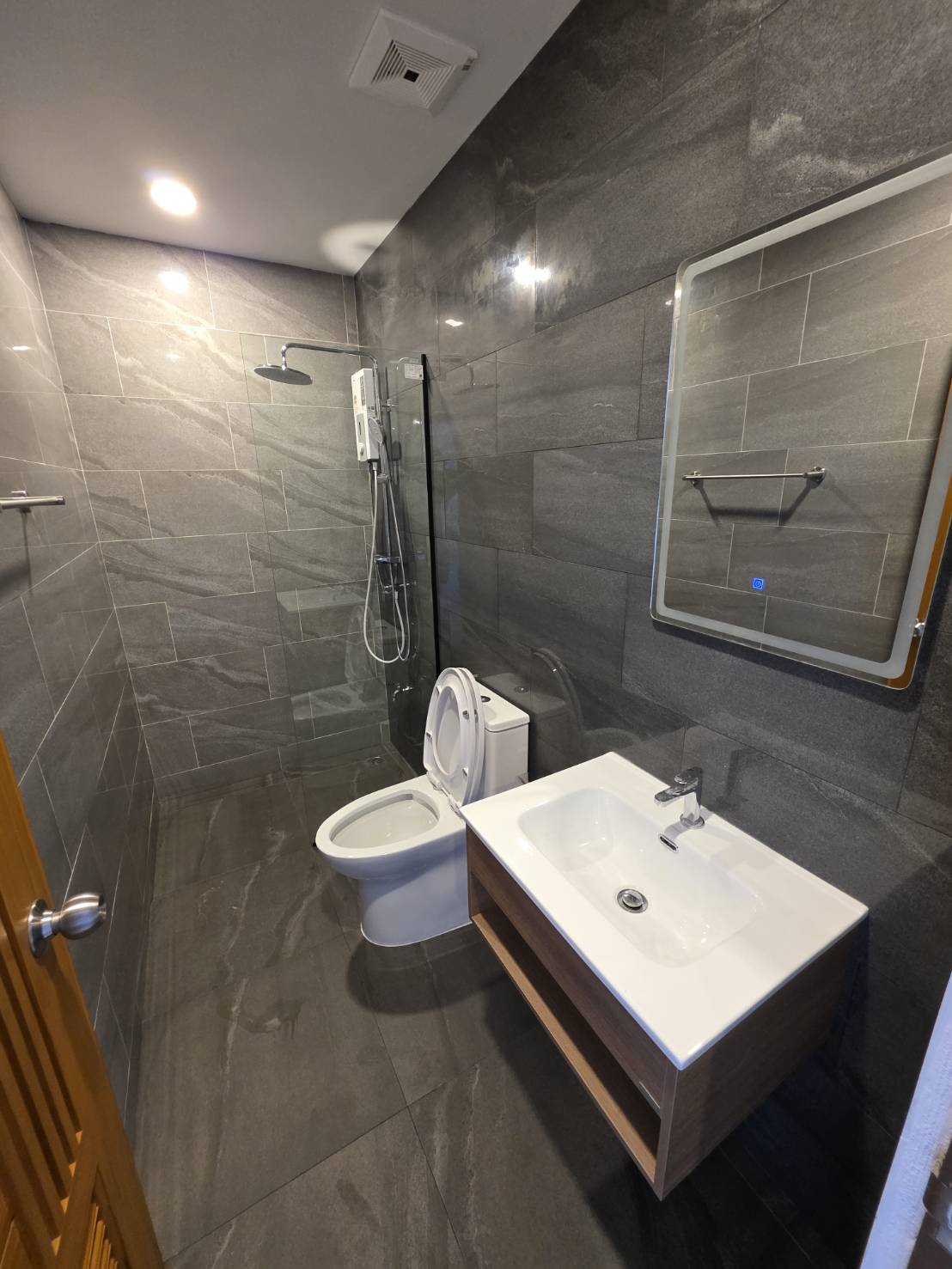 The Passion Residence Lagoon Bathroom