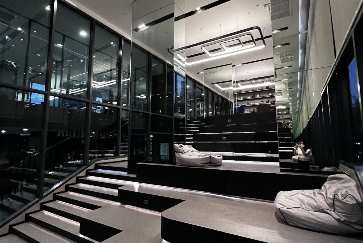 IDEO NEW RAMA 9 Gym