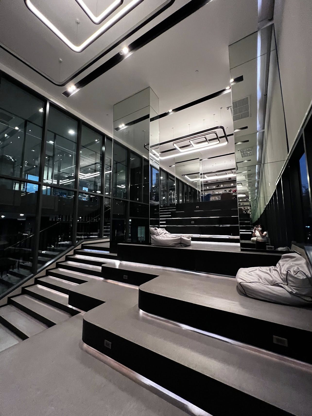 IDEO NEW RAMA 9 Gym