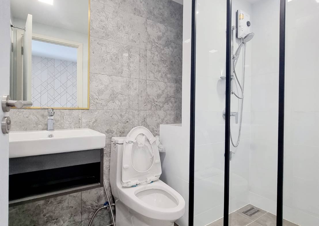 Atmoz Tropicana Bangna Bathroom