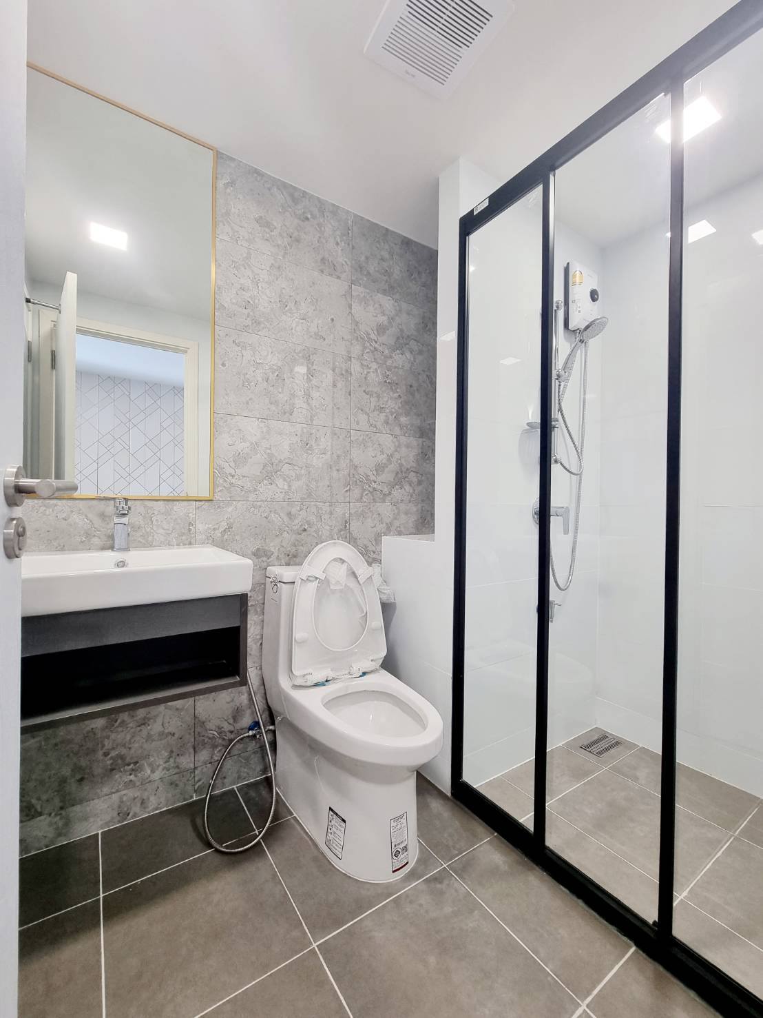 Atmoz Tropicana Bangna Bathroom