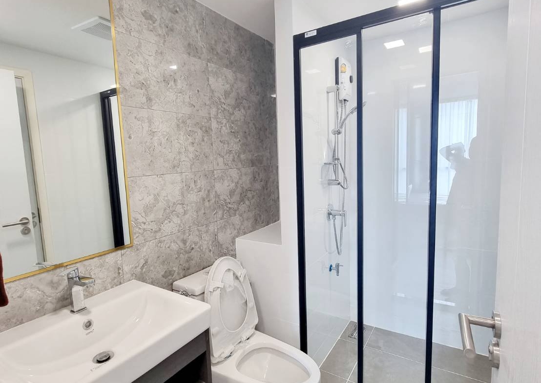 Atmoz Tropicana Bangna Bathroom