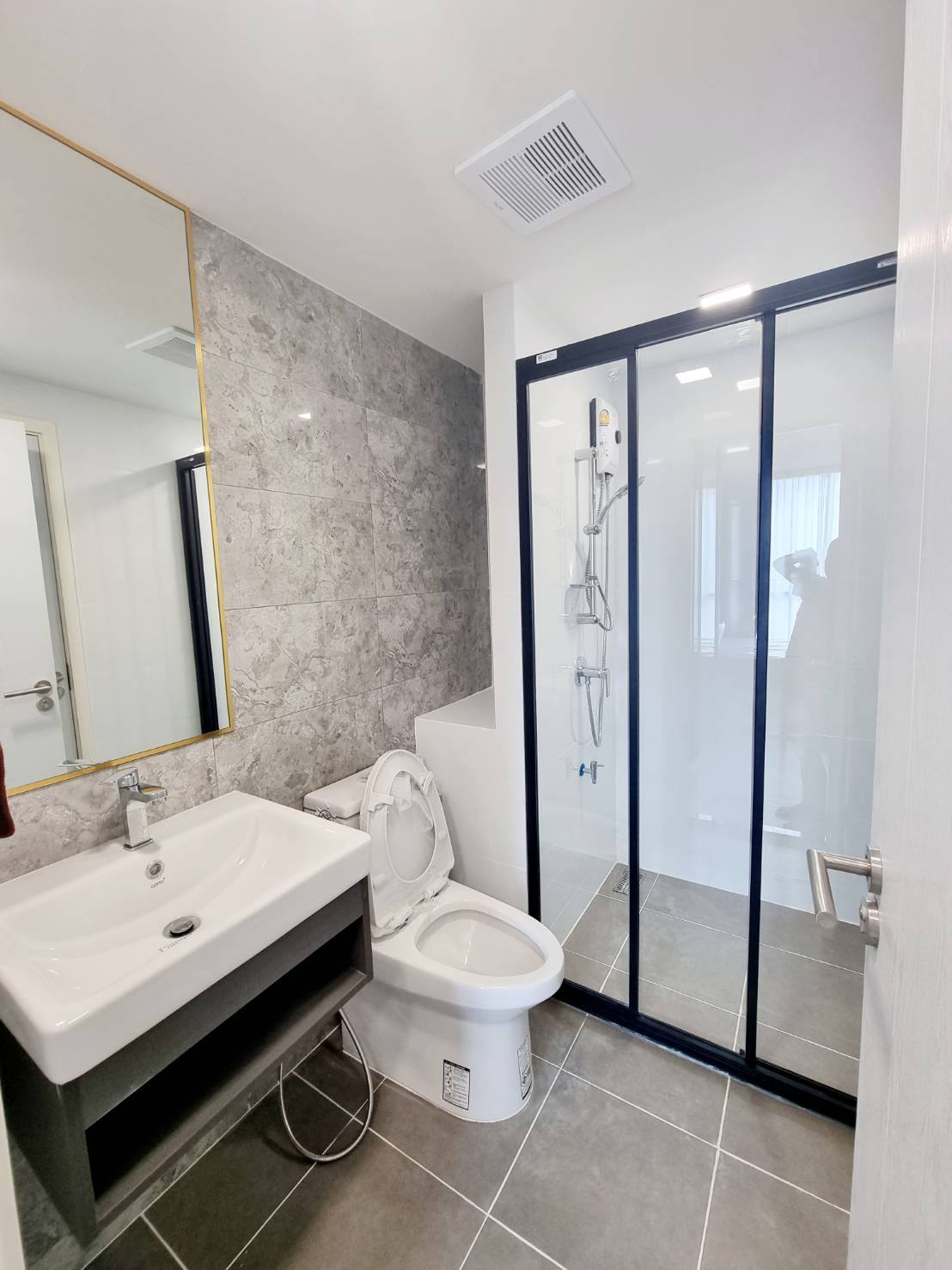 Atmoz Tropicana Bangna Bathroom