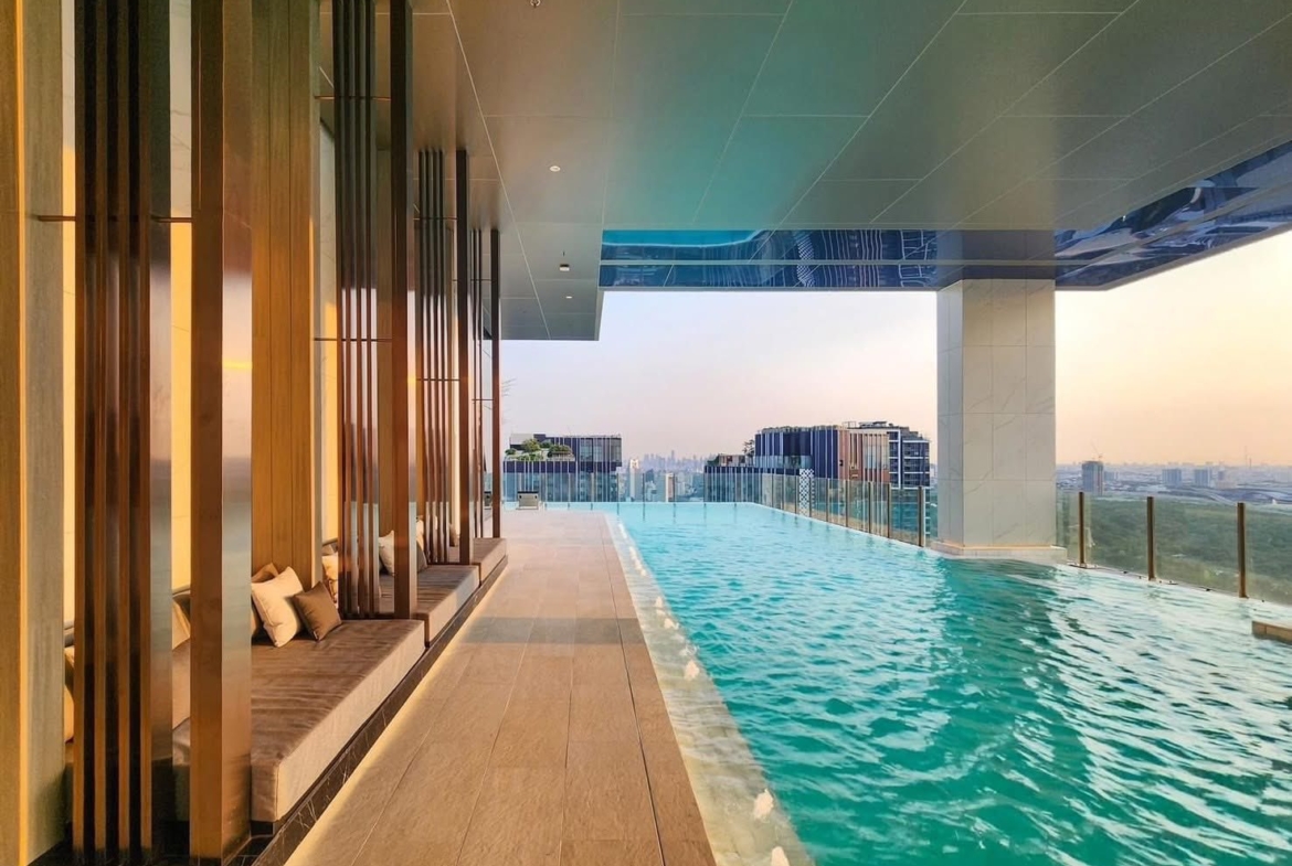 Life Phahon-Ladprao Pool