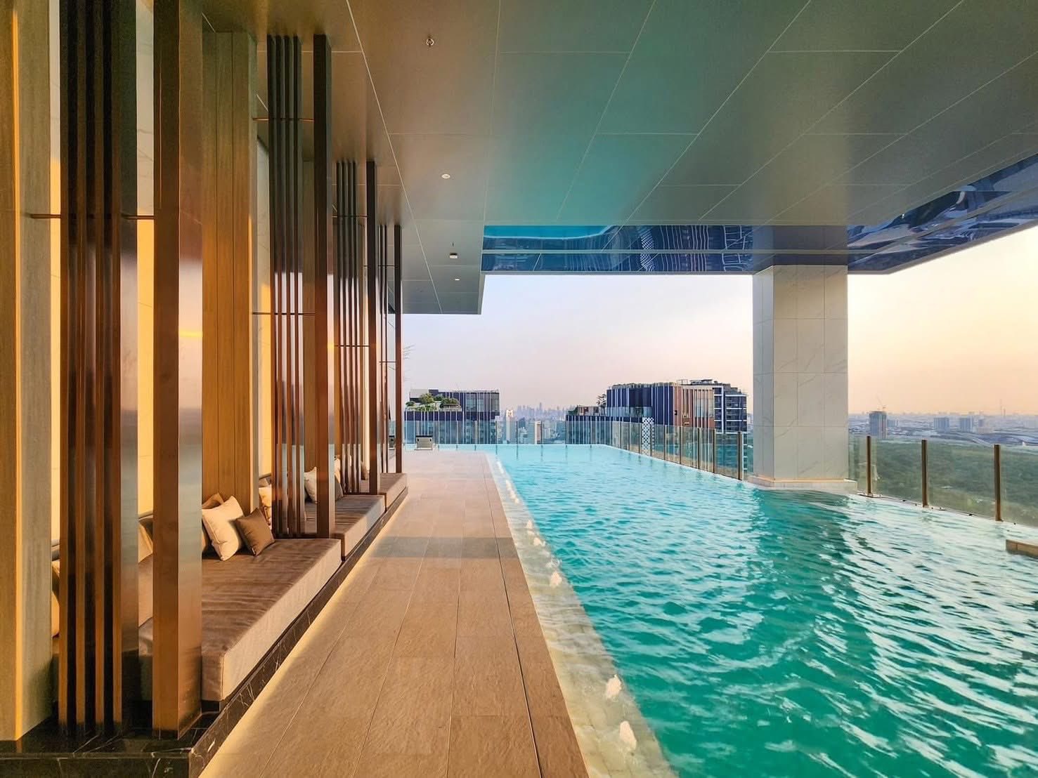 Life Phahon-Ladprao Pool