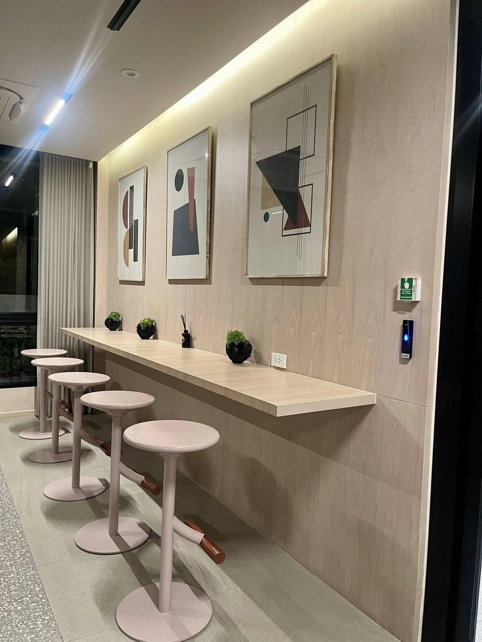 Nue Core Khu Khot Station